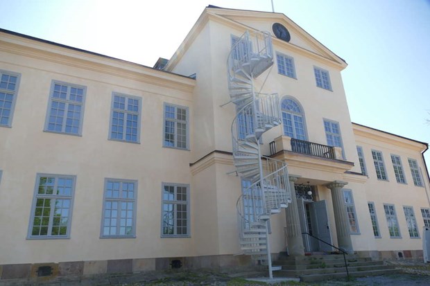 Bo som en kung på Östanå slott