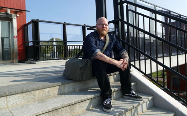 Kristoffer regisserar musikvideor �t svenska stj�rnartister