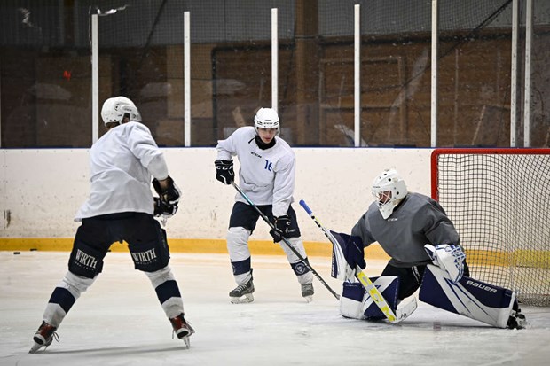 Österåkers Hockeyherrar laddar för hemmapremiär Österåkers Hockeyherrar laddar för hemmapremiär