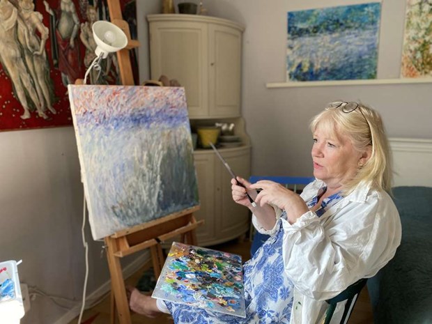 En kreativ uppt�cksresa fr�n lera till ljus 