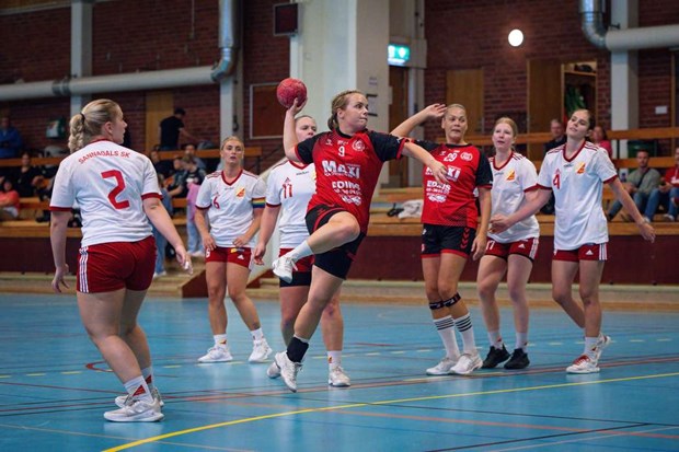 Premiärvinst efter dramatisk vändning i slutminuterna Premiärvinst efter dramatisk vändning i slutminuterna