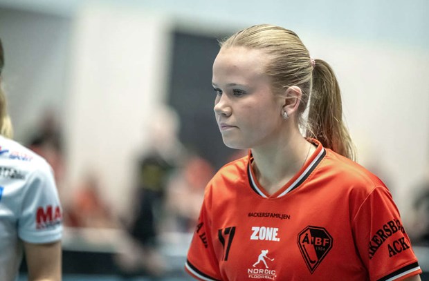 Ackers center uttagen till landslaget Ackers center uttagen till landslaget