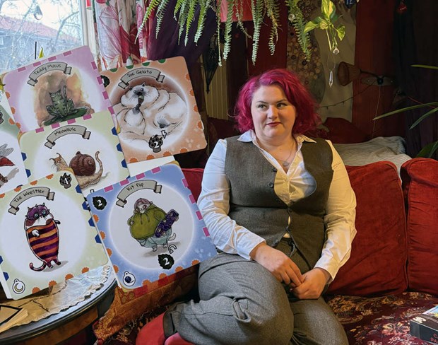 Kreatören bakom ”Cat Packs” älskar hundar Kreatören bakom ”Cat Packs” älskar hundar