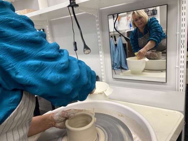 Från Vättern till Åkersberga– keramik och textil i ny miljö Från Vättern till Åkersberga– keramik och textil i ny miljö