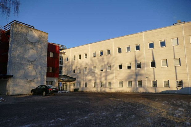 Kommunens komvuxlokaler saknade bygglov � hyresv�rden st�r med tom fastighet