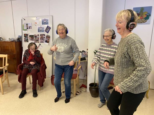 Succé för tyst dans på Solgården Succé för tyst dans på Solgården