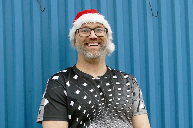 Joakim tomtar för tio familjer på julafton  Joakim tomtar för tio familjer på julafton