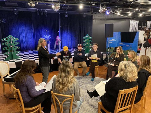 Revy som lyser upp vintermörkret Revy som lyser upp vintermörkret