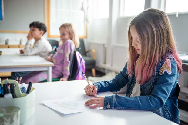 Brevvänskap mellan unga och äldre växer fram  Brevvänskap mellan unga och äldre växer fram