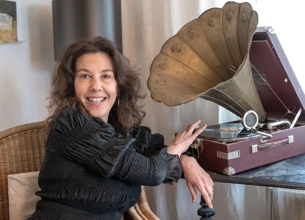 Olivia Stevens – spontan, sprakande och scenkär  Olivia Stevens – spontan, sprakande och scenkär