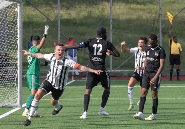 Halva laget nytt  men FC hller ihop 