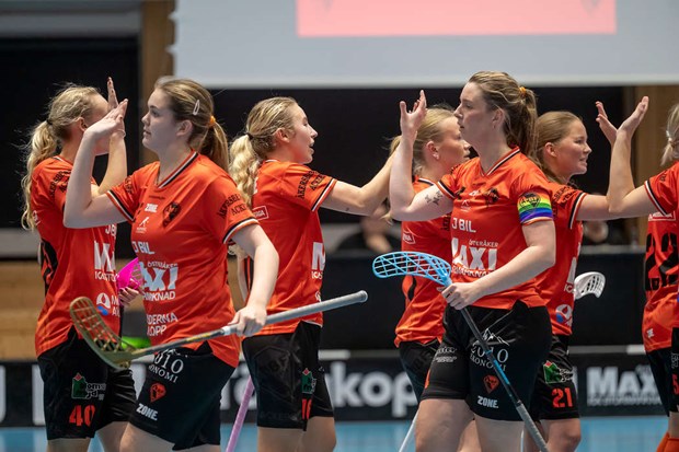 Ackers tillbaka efter dramatisk vändning Ackers tillbaka efter dramatisk vändning