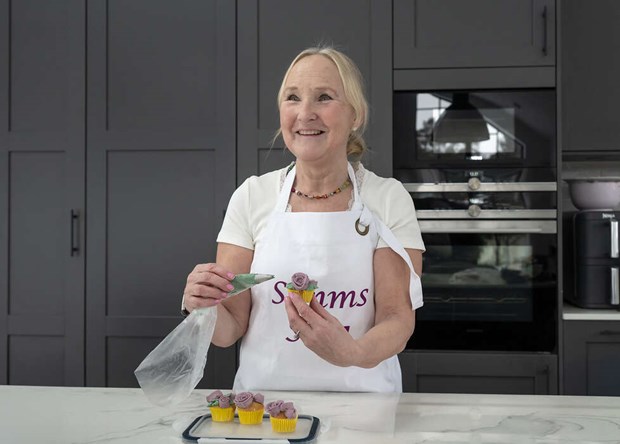 Fr�n IT till blomster och bakverk 