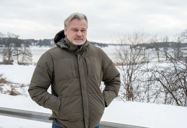 Dennis jagar skatter p� havets botten