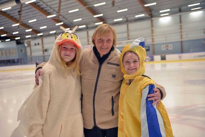 Konst�karna dyker ner under ytan