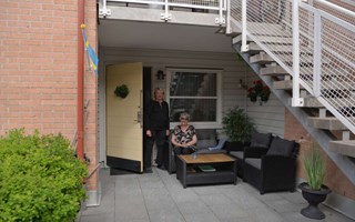H�r bor grannarna p� taket ovanf�r torglivet