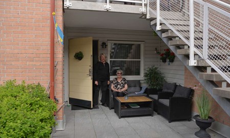 H�r bor grannarna p� taket ovanf�r torglivet