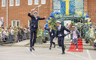 Gl�djeyra bland Sk�rg�rdseleverna