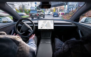 Robotbilar rullar snart i �ster�ker