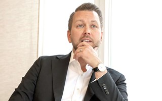 Efter timmar av debatt � g�r vidare med centrumk�pet