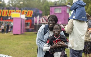 Folkfest runt �kers kanal 