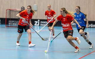 Ackers inleder i Ume�