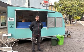 �kersbergas korvgubbe slutar p� torget 