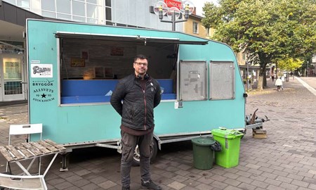 �kersbergas korvgubbe slutar p� torget 