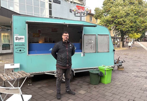 �kersbergas korvgubbe slutar p� torget 