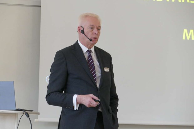 Paasikivi gav elever perspektiv på världsläget Paasikivi gav elever perspektiv på världsläget
